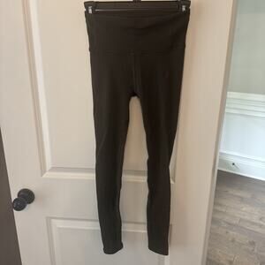 Women’s Lululemon Green Wunder Train Legging Size 4